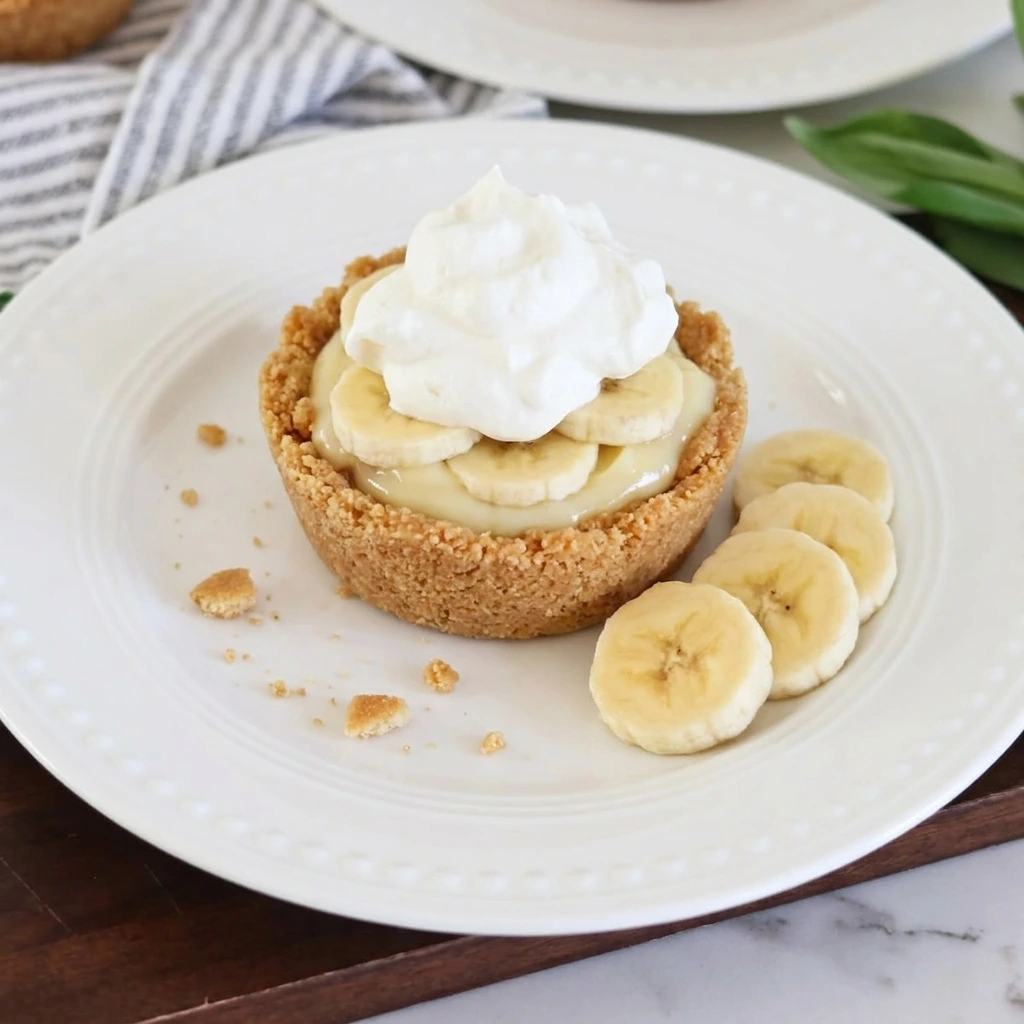 Single serving of Mini Banana Cream Pie on a plate.