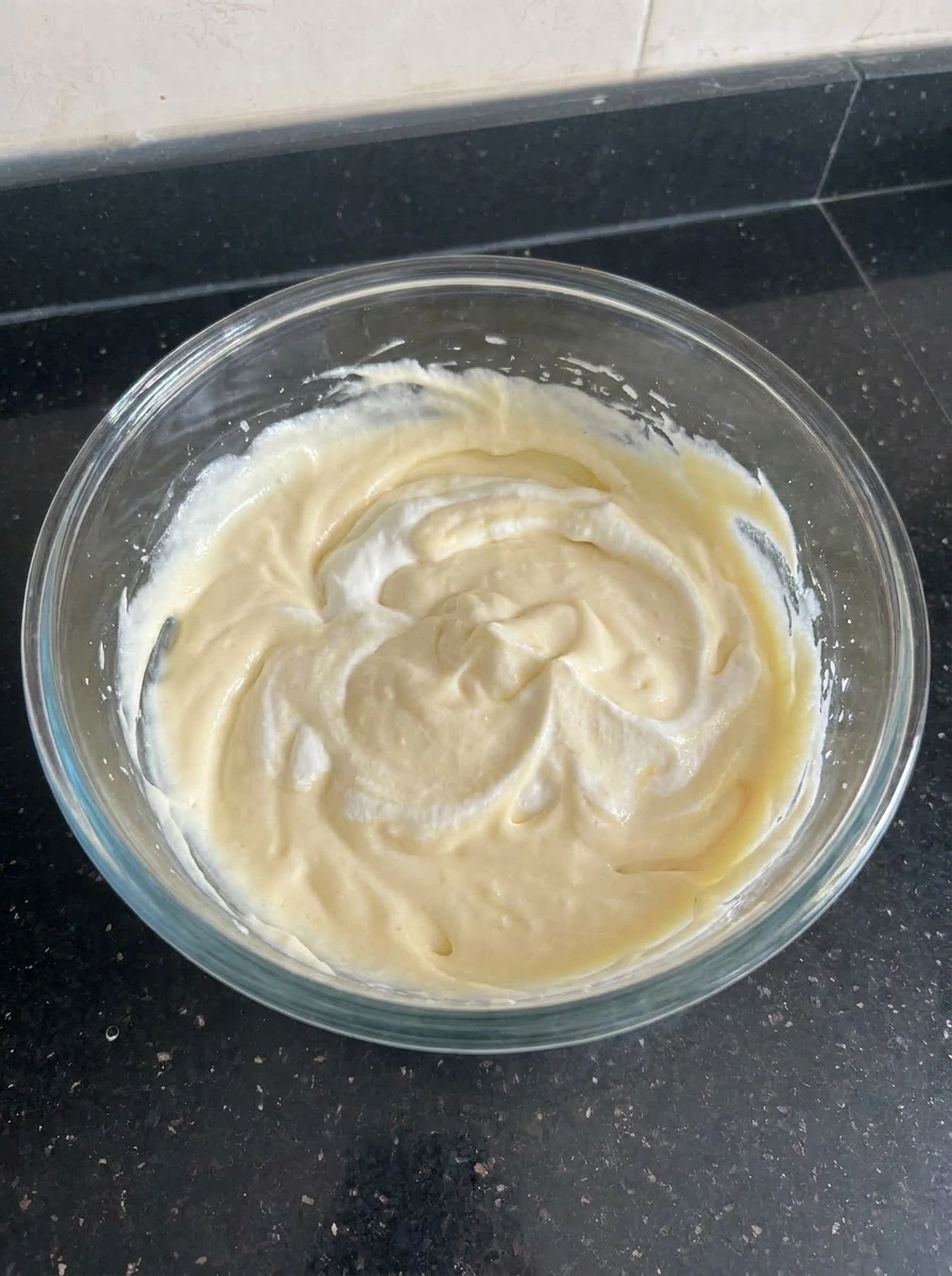Creamy pudding filling mixed with whipped topping