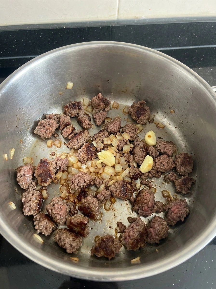 Browned ground beef with onion and garlic for Cheesy Hamburger Potato Soup